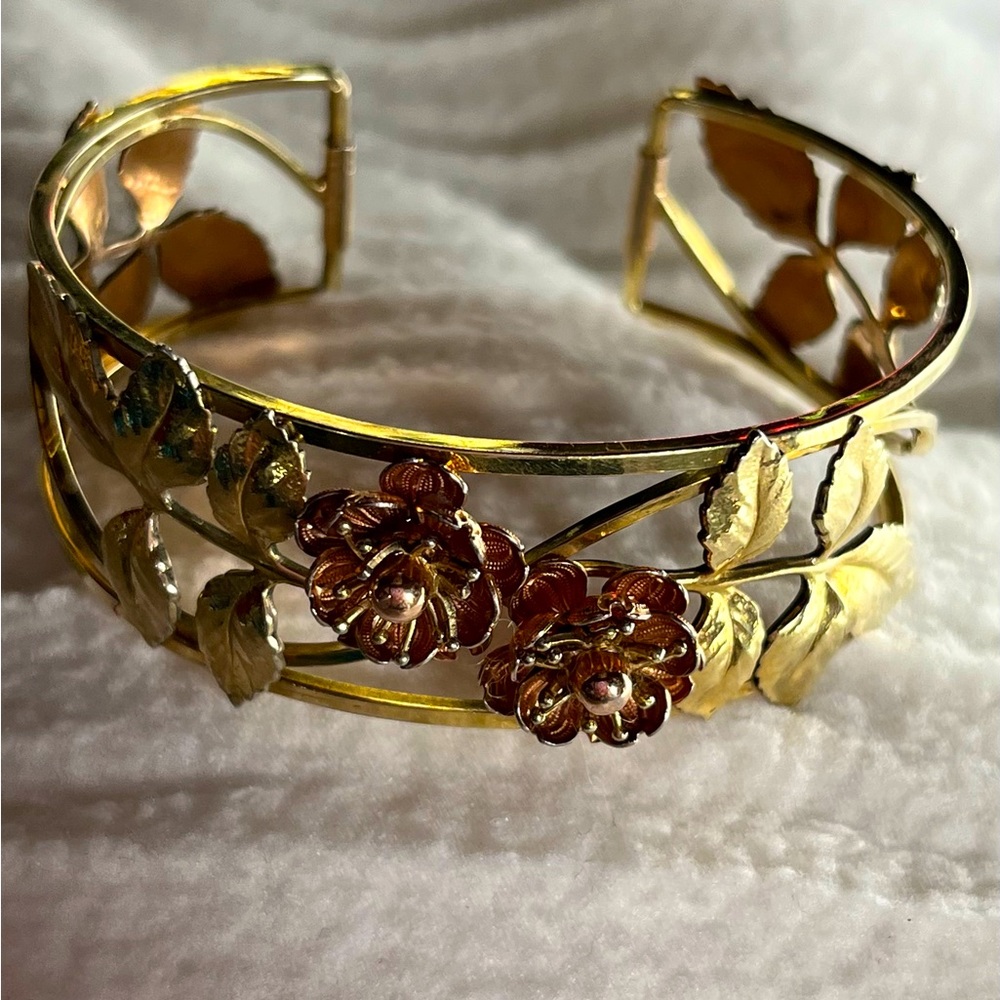 Krementz Vintage bracelet in 14kt gold overlay & rose goldtone.